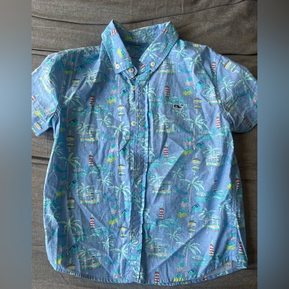 Boys size 7 Vineyard Vines button up 
Very good condition